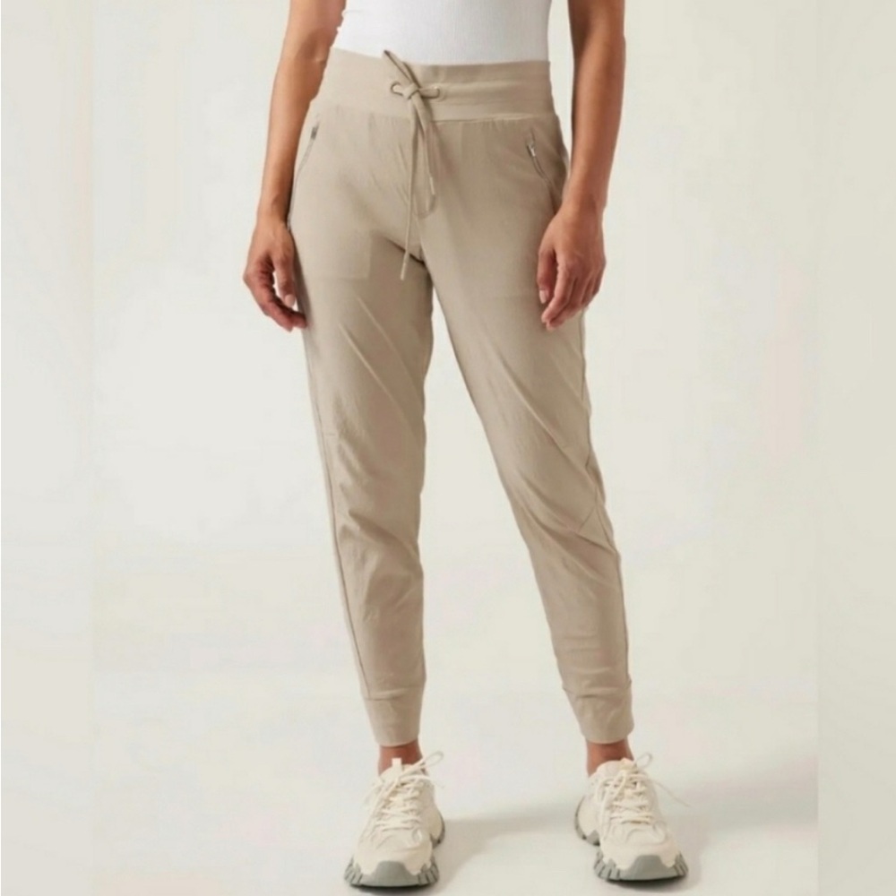 ATHLETA Trekkie north joggger.